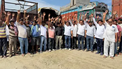 कथित लूट-खसोट के विरोध में ट्रक मालिकों का बड़ा फैसला, सोमवार से सरकारी खाद्यान्न उठाव का बहिष्कार
