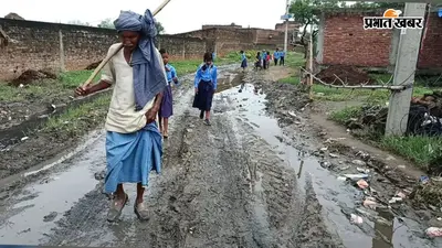 कैमूर: मेउड़ा गांव की सड़क बनी नाला, गंदे पानी और कीचड़ से नारकीय जीवन जीने को मजबूर ग्रामीण