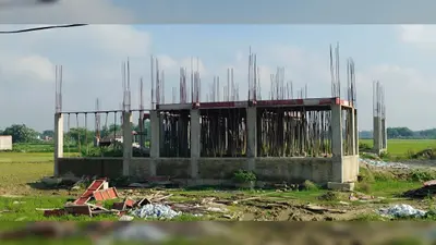 करोड़ों की लागत से बन रहा पंचायत सरकार भवन अधूरा, डीएम से लगाई गुहार