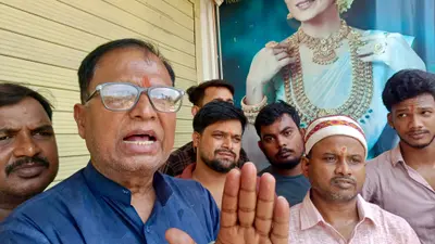 रोहतास: बिक्रमगंज लूटकांड के बाद फूटा व्यापारियों का गुस्सा, बोले- बैठकों से नहीं, सुरक्षा से लौटेगा भरोसा