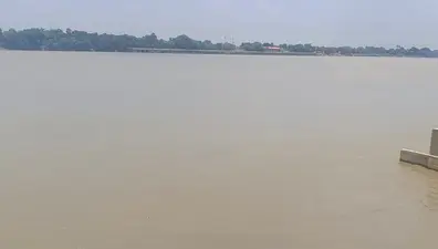 बाल्मिकीनगर बराज से छोड़ा गया 77,600 क्यूसेक पानी, वैशाली में गंगा-गंडक का जलस्तर बढ़ा, प्रशासन अलर्ट