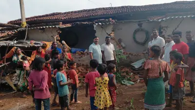 जंगली हाथी ने दो घरों को तोड़ा, विद्यालय की खिड़की तोड़ी, एक घायल
