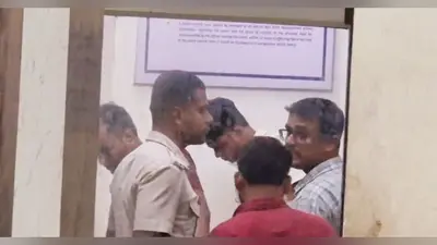बंगाल में 'डंडा टैक्स' की वसूली, आसनसोल के रामपुर चेकपोस्ट पर दो एमबीआई अधिकारी गिरफ्तार