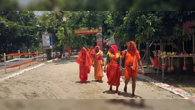 तपते बालू भी नहीं रोक पा रहे शिवभक्तों के कदम, 'बोलबम' के जयघोष से गूंज उठा कांवरिया पथ