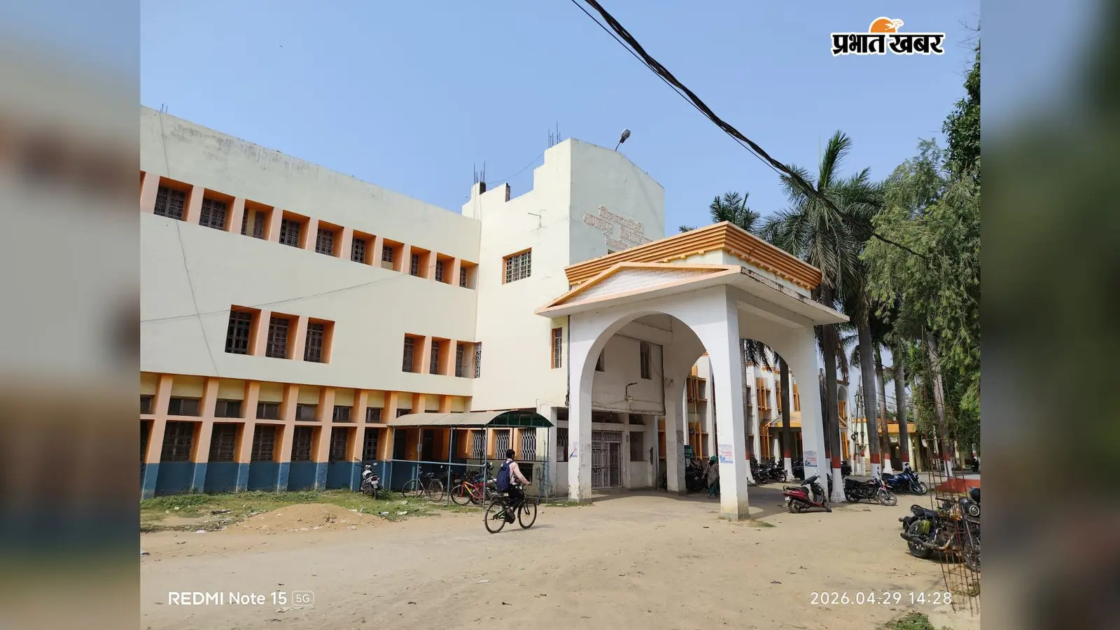 पीजी परीक्षा में उत्तर पुस्तिका बदलते पकड़े गए दो परीक्षार्थी, एक फरार, जांच शुरू