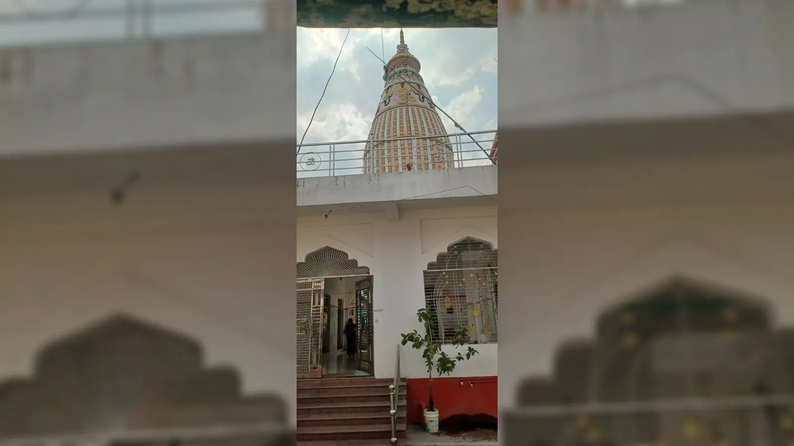 229 वर्षों से आस्था का केंद्र बना रजीगंज का नर्मदेश्वर महादेव मंदिर, महारानी इंद्रावती ने 1797 में कराया था निर्माण