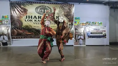 झारखंड लोक कला अकादमी के मंच पर सरायकेला छऊ की बेजोड़ प्रस्तुति, कलाकारों ने मोहा दर्शकों का मन
