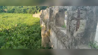 सुपौल के खैरदाहा नदी का पुल हुआ जर्जर, बीच सड़क उभरी गहरी दरारें