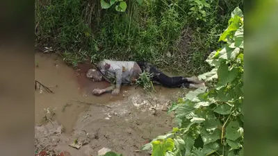 बथनाहा में सड़क किनारे नाले से गार्ड की वर्दी में अज्ञात पुरुष का शव बरामद, हत्या की आशंका