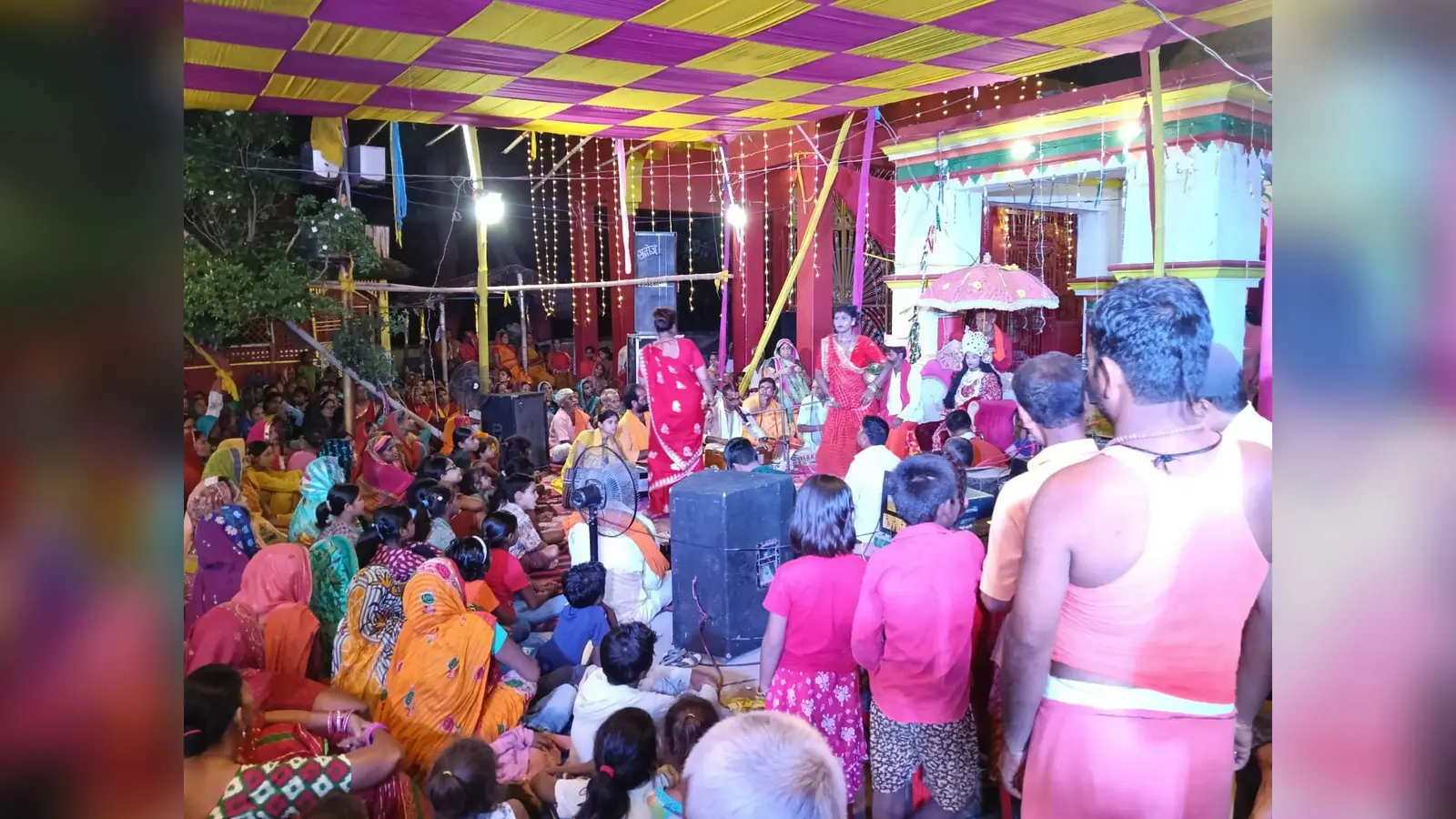 Kamtaul News: श्रीसीताराम विवाहोत्सव में उमड़ी श्रद्धालुओं की भीड़, रामजानकी कुटीर हुआ राममय