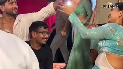 मुजरे की महफिल में लखनऊ के पंचायत सचिव! सदगुरू प्रसाद दार्शनिक का VIDEO सोशल मीडिया पर वायरल