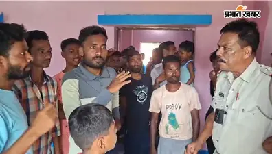 बंगाल: आंगनबाड़ी कर्मी के खिलाफ लोगों का प्रदर्शन, केंद्र में ताला जड़ की तबादले की मांग