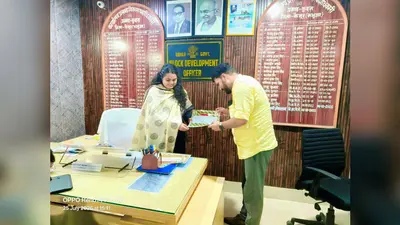 कुदरा प्रखंड में निर्वाचन कर्मियों का सम्मान, बीडीओ ने सराहा उत्कृष्ट कार्य