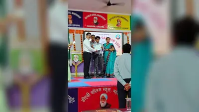 महेशखूंट के DAV स्कूल में छात्रों को मिली नई जिम्मेदारियां, अलंकरण समारोह में मेधावी विद्यार्थियों का भी हुआ सम्मान