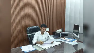 बिहार बंद के दौरान बीडीओ पर हमले के विरोध में गिद्धौर बीडीओ ने काला बिल्ला लगाकर किया कार्य, दोषियों की गिरफ्तारी की मांग