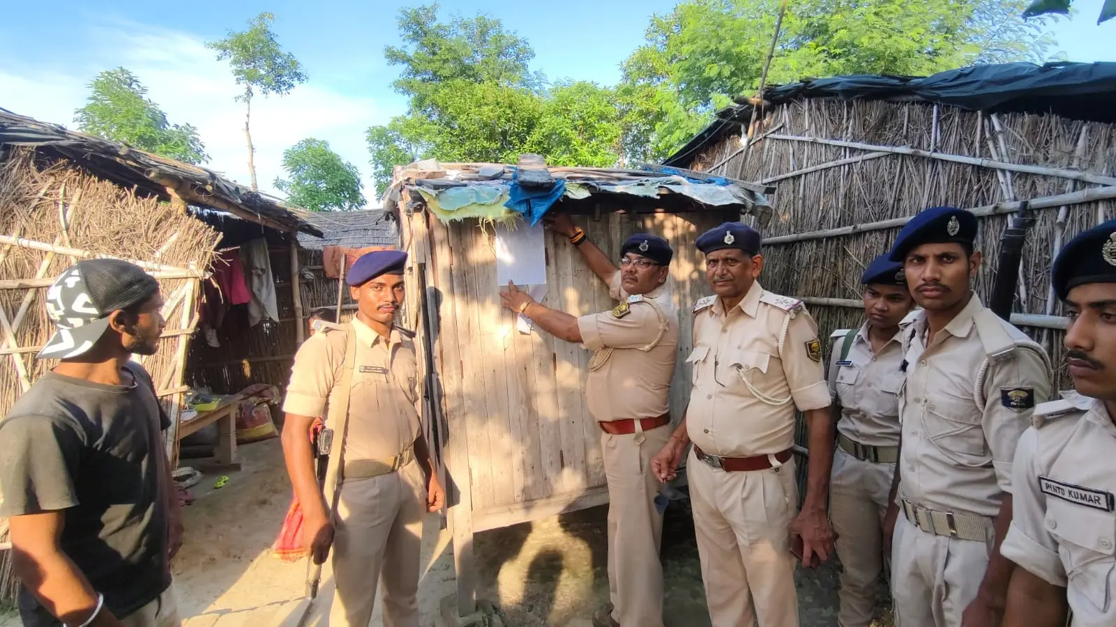 समस्तीपुर: फरार आरोपियों पर पुलिस सख्त, 30 दिन में सरेंडर नहीं तो होगी कुर्की