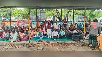 स्वास्थ्य आउटसोर्सिंग कर्मियों का धरना जारी, कांग्रेस ने दिया समर्थन