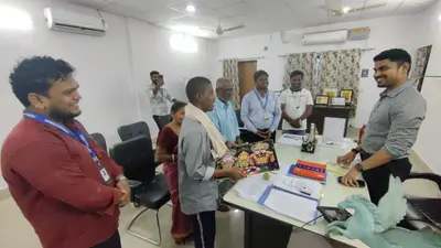प्रशासन की मानवीय पहल, 'स्नेह सेतु' ने एक असहाय युवक को उसके परिवार से मिलाया