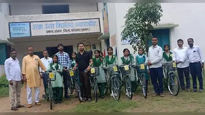 रूपायडीह में 26 छात्र-छात्राओं को मिली साइकिल, छात्रों के चेहरे में दिखी खुशी