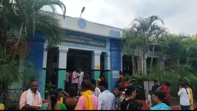 कोबरा ने डसा तो जिंदा पकड़कर अस्पताल पहुंचा युवक, डॉक्टर और मरीज भी रह गए हैरान