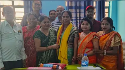 पिंड्राजोरा प्राथमिक स्वास्थ्य केंद्र की एएनएम गीता सिन्हा हुई सेवानिवृत्त, सभी ने दी भावभीनी विदाई