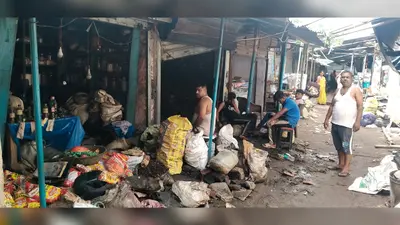 दुंदीबाग बाजार लोहा पट्टी गली में दो दुकानों में लगी आग, तीन लाख रुपये से अधिक का नुकसान