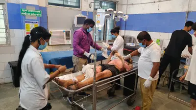 औरंगाबाद : पत्नी की मौत के बाद टूट गया सहारा, युवक ने पेट्रोल छिड़ककर खुद को लगाई आग, हालत गंभीर