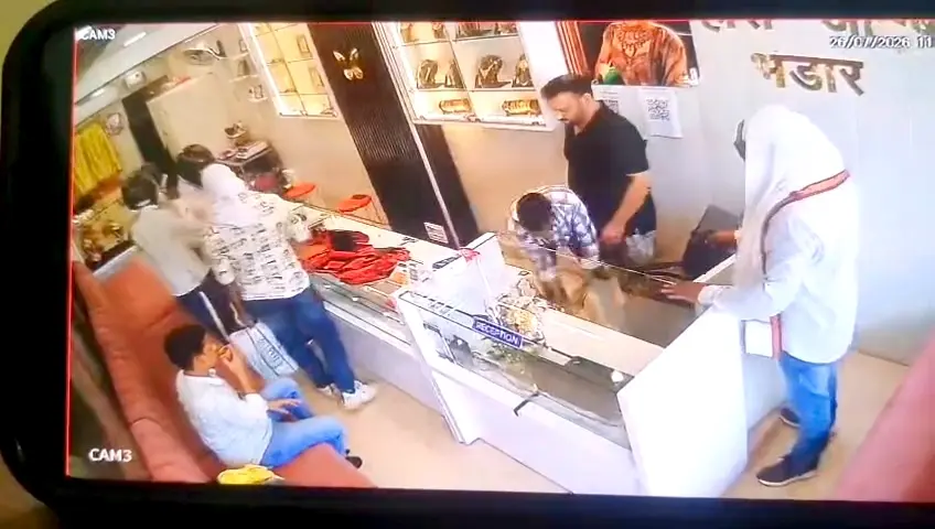 रोहतास: बिक्रमगंज में ज्वेलरी लूट के बाद पुलिस पर उठे सवाल, पुराने अनसुलझे मामलों ने बढ़ाई व्यापारियों की चिंता
