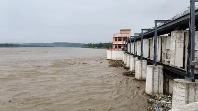 गंडक नदी का जलस्तर बढ़ा, वाल्मीकिनगर बैराज से पानी छोड़ा गया, प्रशासन ने जारी किया अलर्ट