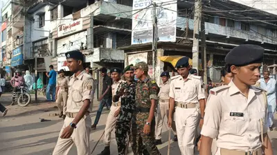 अधिकारी पहुंचे तो मच गया हड़कंप, रक्सौल में सड़क और फुटपाथ से हटाया गया अतिक्रमण