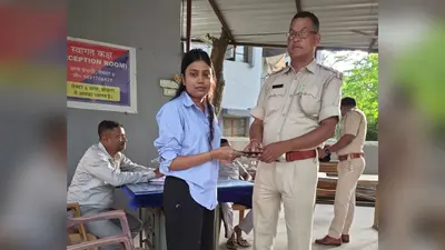 बोकारो में पुलिस ने लौटाए चोरी और खोये हुए छह मोबाइल, हकदार के चेहरे पर दिखी खुशी