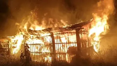 बेगूसराय: विद्युत ट्रांसफार्मर की चिंगारी से दुकान में लगी भीषण आग, हजारों का सामान जलकर राख