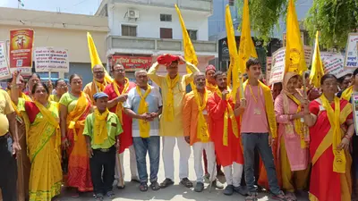 नवादा में गौ माता को राष्ट्र माता का दर्जा देने की मांग, समर्थन जुटाने के लिए शुरू हुआ हस्ताक्षर अभियान