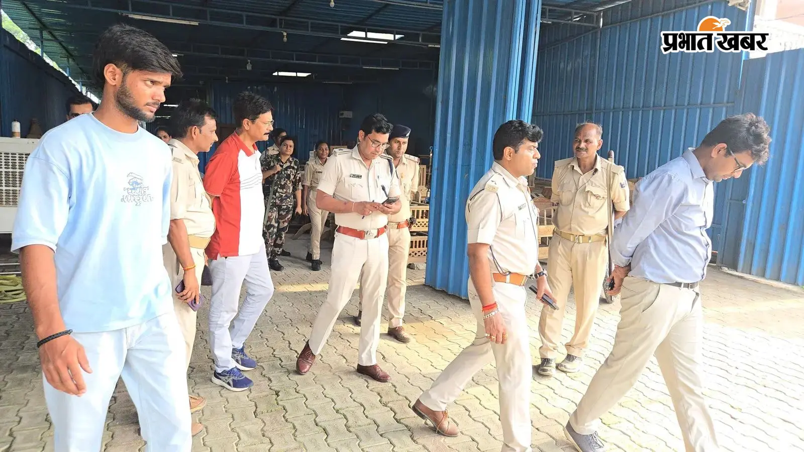 मोतिहारी एसडीओ से रंगदारी मामले में मैरवा में राजन जायसवाल के ठिकानों पर छापेमारी