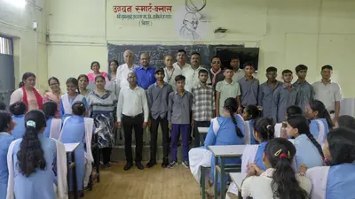 वजीरगंज मॉडल विद्यालय में बाल संसद का गठन, आयुषी बनी राष्ट्रपति; विक्रम कुमार को मिली प्रधानमंत्री की जिम्मेदारी