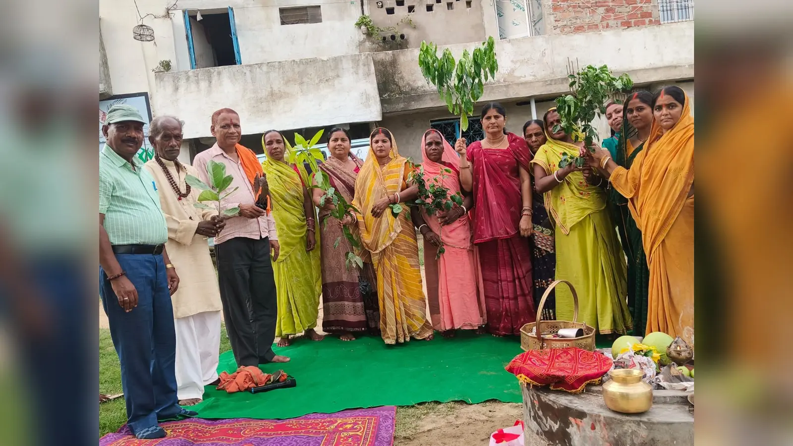 गया जी : गुरुआ के हब्बीपुर में शिव शिष्यों ने लगाए पौधे, नीलम आनंद की जयंती पर दिया पर्यावरण संरक्षण का संदेश