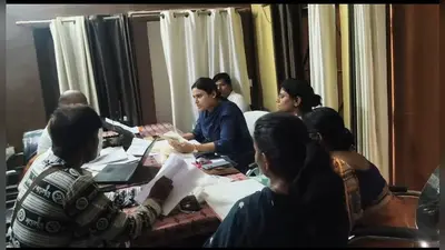 कैमूर: भगवानपुर अंचल कार्यालय पहुंचीं DSLR, लंबित मामलों पर जताई नाराजगी; अधिकारियों को दिया त्वरित निष्पादन का निर्देश