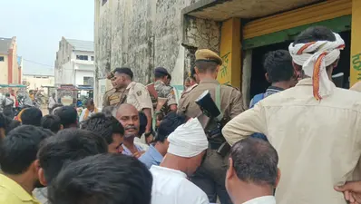 कैमूर: मोहनिया बिस्कोमान केंद्र पर DAP खाद को लेकर किसानों का हंगामा, पुलिस ने कराया शांत