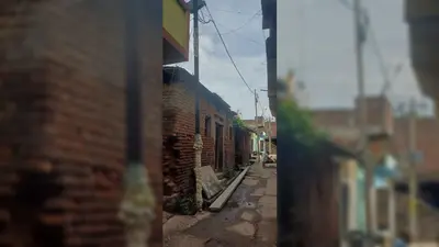 नंदनामा में दो महीने से बिजली के खंभे में दौड़रहा करेंट, हर पल हादसे का डर, विभाग बेखबर