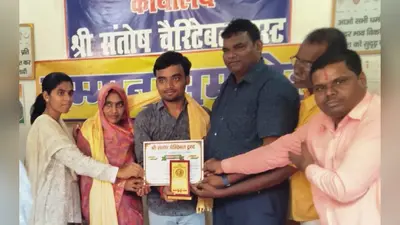NEET क्वालिफाई युवराज का मानसी में सम्मान, बीडीओ-सीओ बोले- गांव के युवाओं के लिए बने प्रेरणा