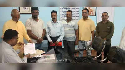 खरसावां में खाद की कालाबाजारी से परेशानी, किसानों ने बीडीओ को सौंपा ज्ञापन