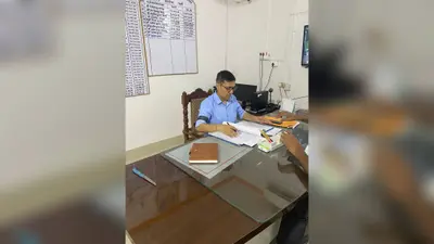आरा: काली पट्टी बांधकर ड्यूटी पर रहे तरारी के BDO, सुरक्षा और सम्मान की मांग तेज