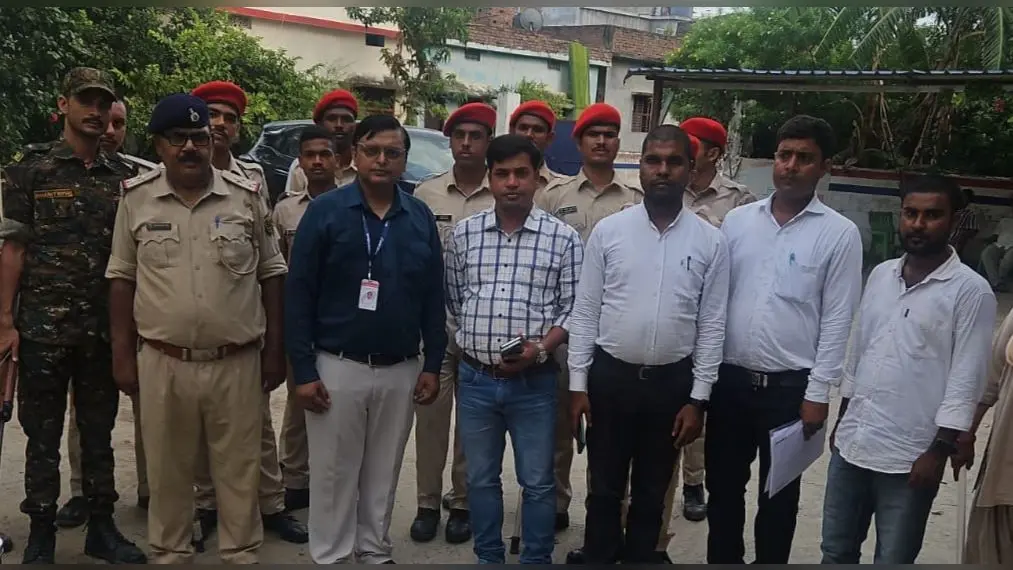 बैंक पहुंचा था कब्जा लेने, लेकिन दो खेसरा ने रोक दी कार्रवाई... अब नपाई के बाद होगा फैसला
