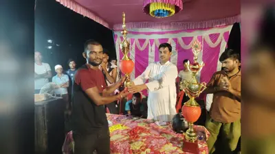 जहानाबाद : शकूराबाद प्रीमियर लीग नाइट टूर्नामेंट में उचिटा इलेवन ने हसनपुर इलेवन को 20 रन से हराया