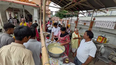 सावन के दूसरे सोमवार पर हरगौरी मंदिर में उमड़ा आस्था का जनसैलाब, जलाभिषेक के बाद distributed हुआ खीर-पूड़ी का प्रसाद