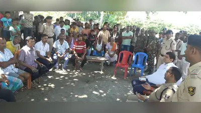 नेपाल के कप्तानगंज में हिंसा के बाद सीमावर्ती इलाकों में अलर्ट; DM और SP ने भवानीपुर व मानिकपुर पहुंच लिया जायजा