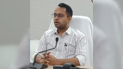 सारण में राशन कार्ड निर्माण अभियान ने पकड़ी रफ्तार, डीएम वैभव श्रीवास्तव रोज कर रहे समीक्षा
