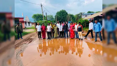 कुचाई चौक से कस्तूरबा विद्यालय तक सड़क बदहाल, बारिश में कीचड़ और जलजमाव से बढ़ी परेशानी