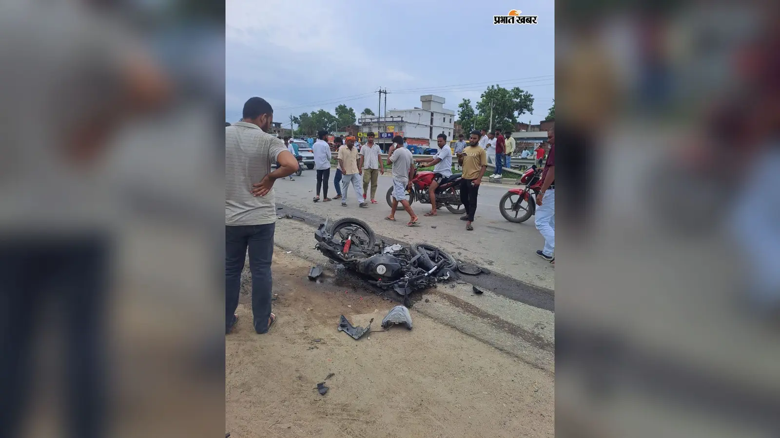 गया जी : तेज रफ्तार हाइवा ने बाइक सवार को रौंदा, युवक की मौत के बाद ग्रामीणों ने किया सड़क जाम