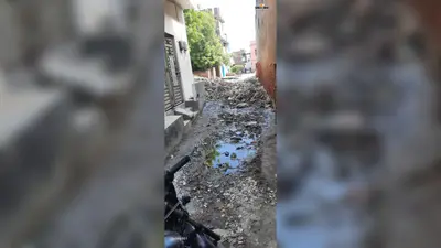 गया जी : गुरारू में स्कूल जाने वाले रास्ते पर कूड़े का अंबार, जलजमाव और गंदगी से छात्र परेशान, अभिभावकों ने उठाई कार्रवाई की मांग